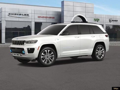 New 2025 Jeep Grand Cherokee Overland w/ Luxury Tech Group IV AWD/4WD image 2