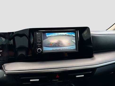 Used 2025 Nissan Kicks S image 11