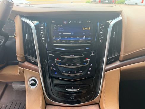 Used 2015 Cadillac Escalade ESV Platinum AWD/4WD image 25