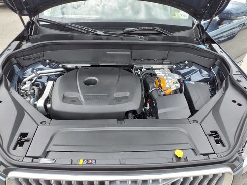 Certified 2025 Volvo XC90 T8 Plus w/ Protection Package image 9