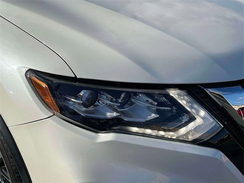 Used 2020 Nissan Rogue SL w/ Premium Package image 12