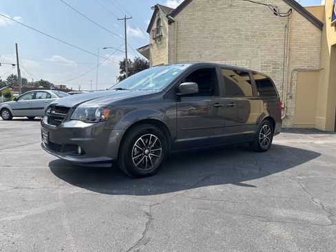 Used 2017 Dodge Grand Caravan SXT w/ Blacktop Package FWD image 1