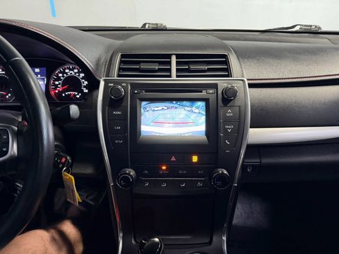 Used 2017 Toyota Camry SE FWD image 12