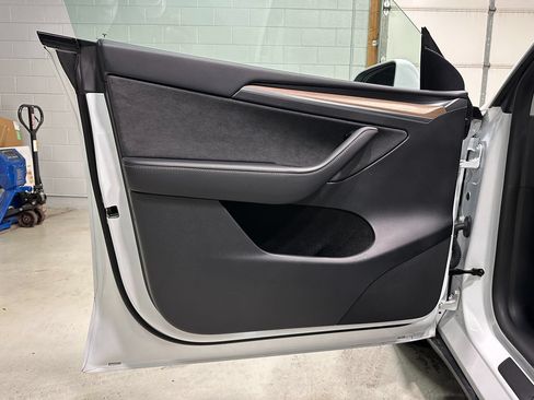 Used 2023 Tesla Model Y Long Range AWD/4WD image 24