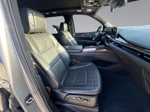 Used 2023 Cadillac Escalade ESV Sport Platinum w/ Heavy-Duty Trailer Package AWD/4WD image 16