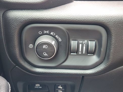 Used 2022 RAM 1500 Laramie AWD/4WD image 21