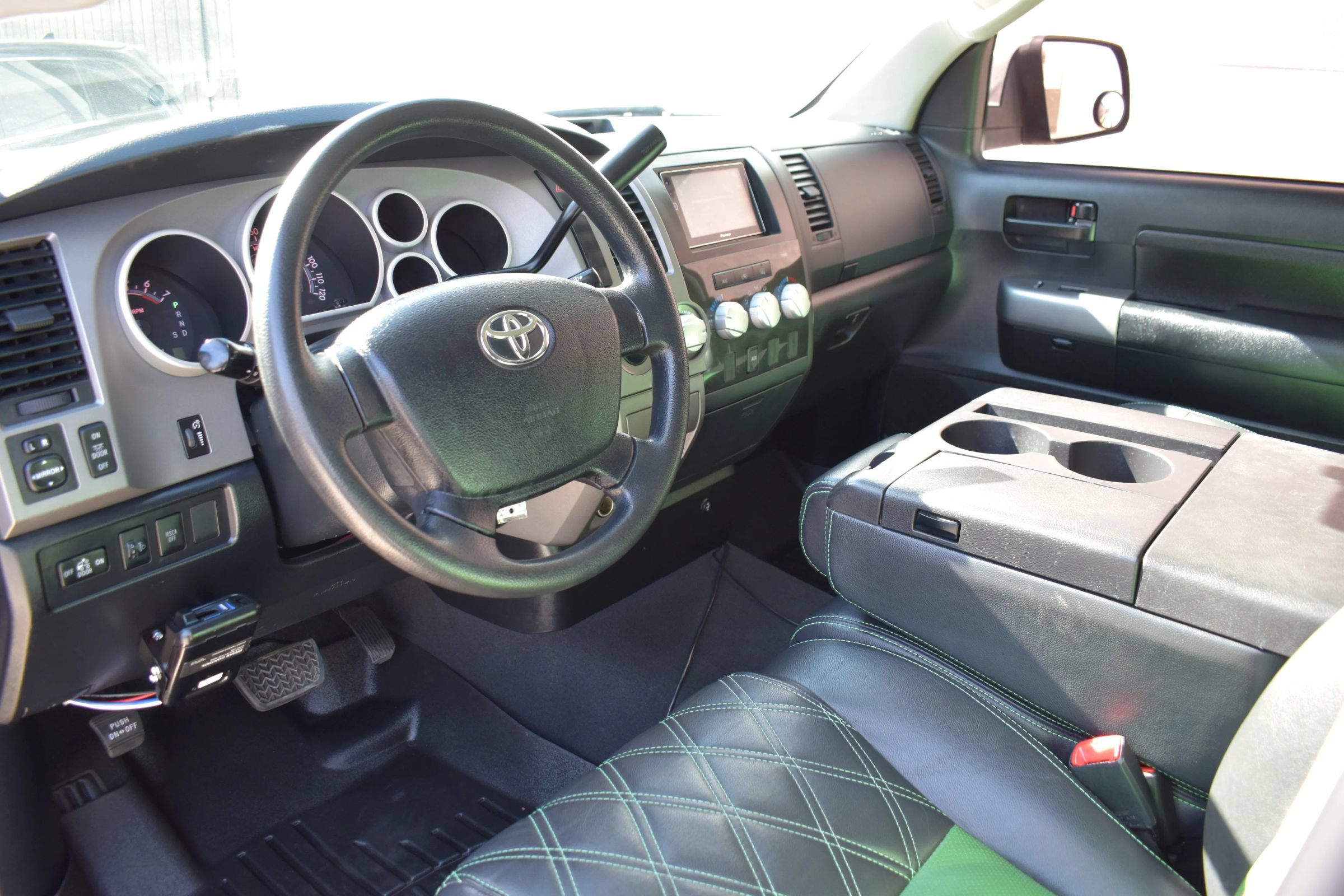 Used 2010 Toyota Tundra 4x4 Double Cab image 3