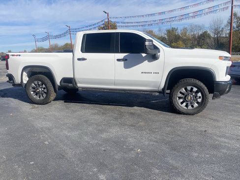 Used 2024 Chevrolet Silverado 2500 Custom w/ Custom Value Package image 5