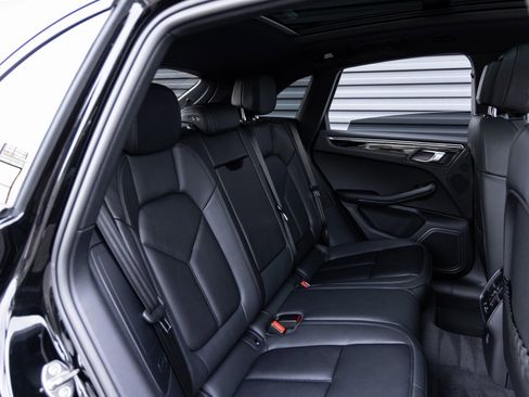 Certified 2026 Porsche Macan AWD/4WD image 30