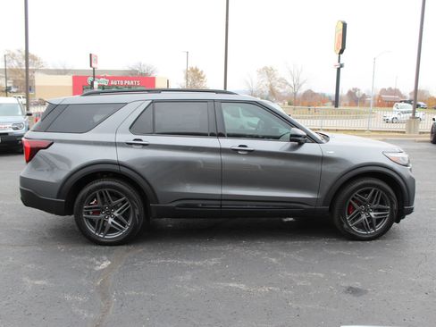 New 2026 Ford Explorer ST-Line w/ ST-Line Street Pack AWD/4WD image 6