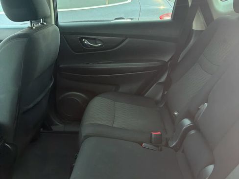 Used 2019 Nissan Rogue SV AWD/4WD image 4