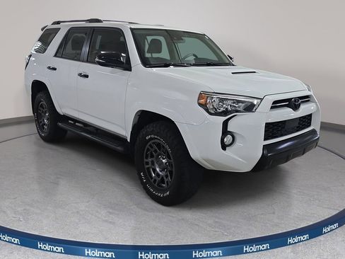Used 2020 Toyota 4Runner Venture w/ Moonroof Package image 4