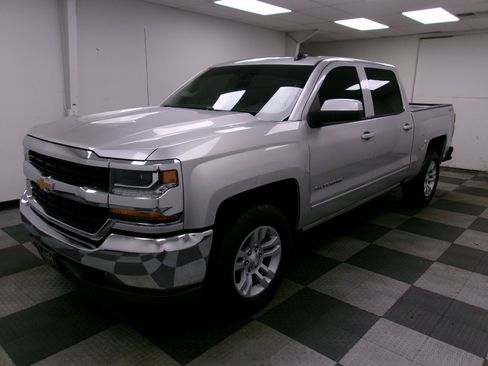 Used 2017 Chevrolet Silverado 1500 LT w/ Trailering Package AWD/4WD image 1