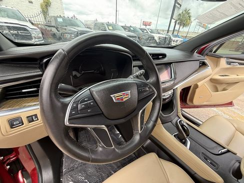Used 2017 Cadillac XT5 FWD image 22