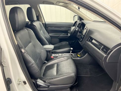 Used 2016 Mitsubishi Outlander SE image 21