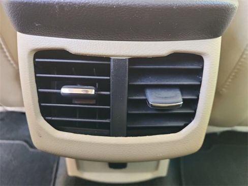 Used 2016 Ford Fusion SE image 19