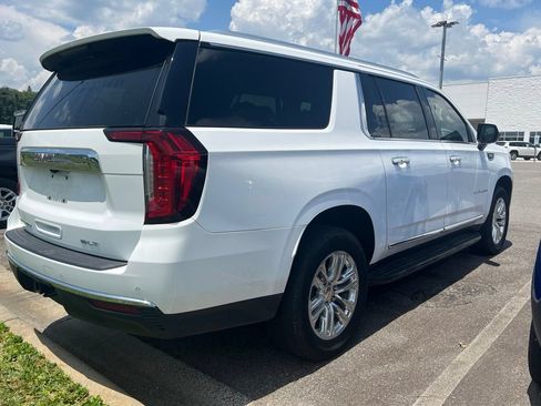 Used 2023 GMC Yukon XL SLT AWD/4WD image 4