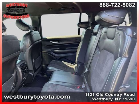 Used 2024 Jeep Grand Cherokee L Laredo image 12