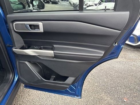 Used 2022 Ford Explorer XLT image 26