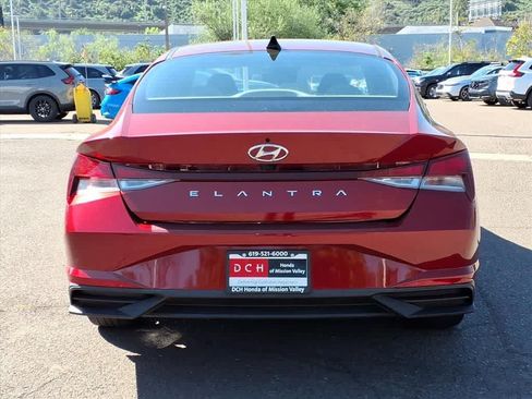 Used 2023 Hyundai Elantra SEL w/ Convenience Package FWD image 5