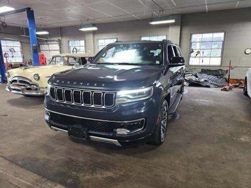 Used 2024 Jeep Wagoneer L Series II w/ Flexible Seating Group AWD/4WD image 1