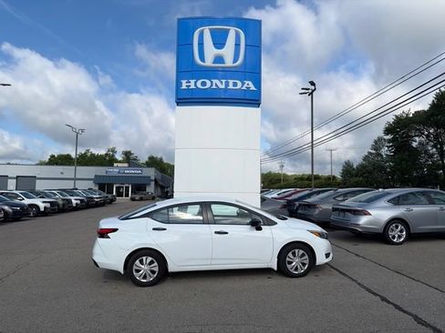 Used 2025 Nissan Versa S w/ Trunk Package FWD image 1