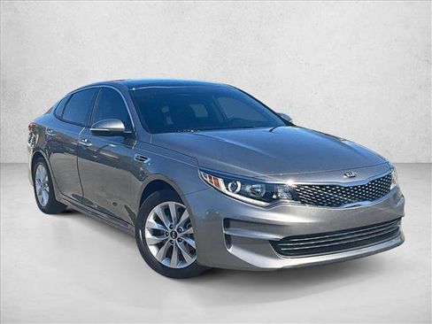 Used 2018 Kia Optima EX w/ Premium Package FWD image 11