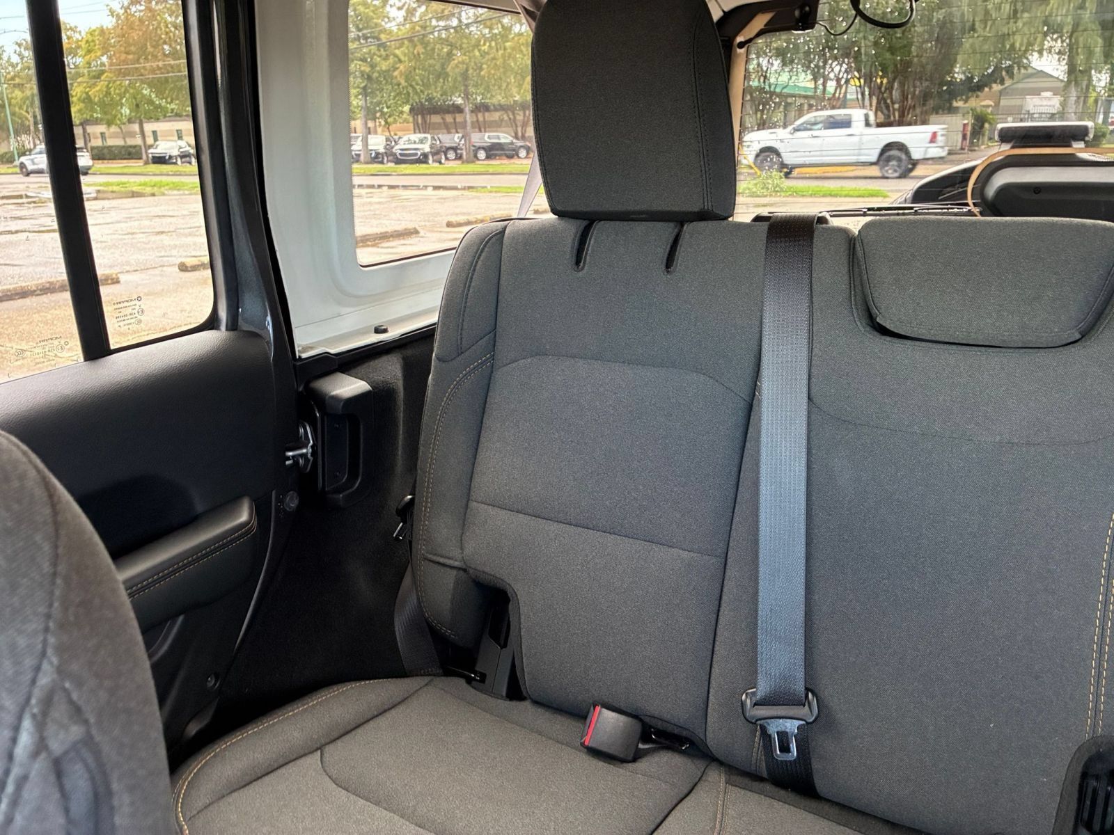 Used 2025 Jeep Wrangler Unlimited Sahara AWD/4WD image 38