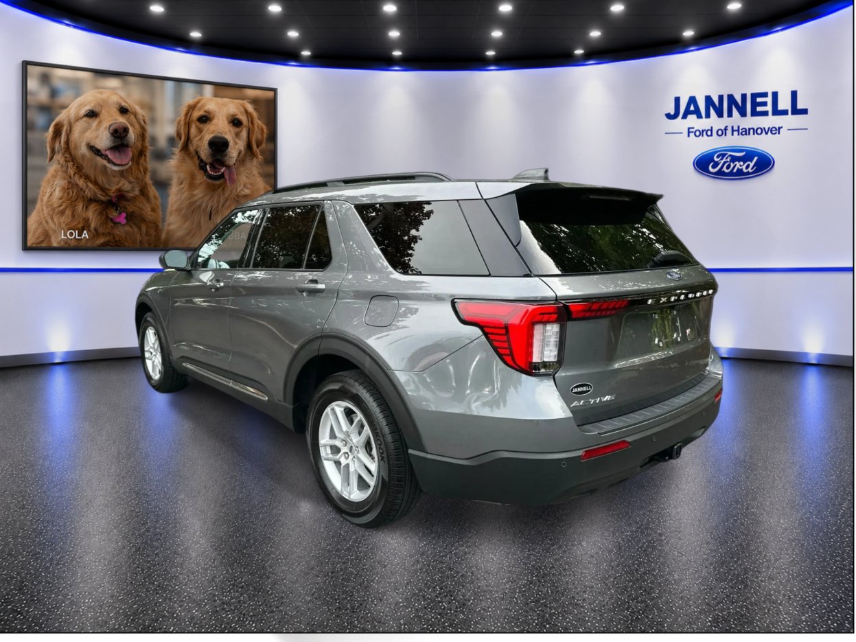 Used 2025 Ford Explorer Active AWD/4WD image 8