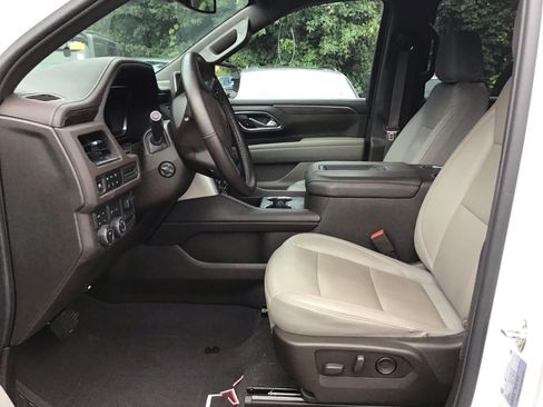 Used 2024 Chevrolet Suburban Z71 w/ Luxury Package AWD/4WD image 11