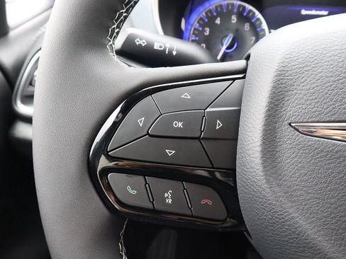 New 2026 Chrysler Pacifica Limited w/ Uconnect Theater Family Group image 37