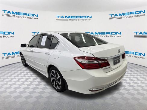 Used 2017 Honda Accord EX image 3