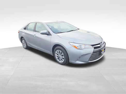 Used 2017 Toyota Camry LE image 2