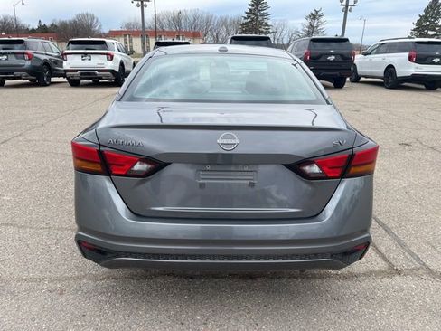 Used 2024 Nissan Altima 2.5 SV image 4