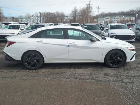New 2026 Hyundai Elantra SEL Sport image 2