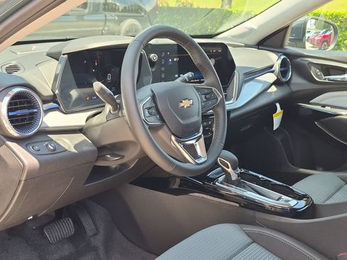 New 2026 Chevrolet Trax LT w/ LT Convenience Package FWD image 10
