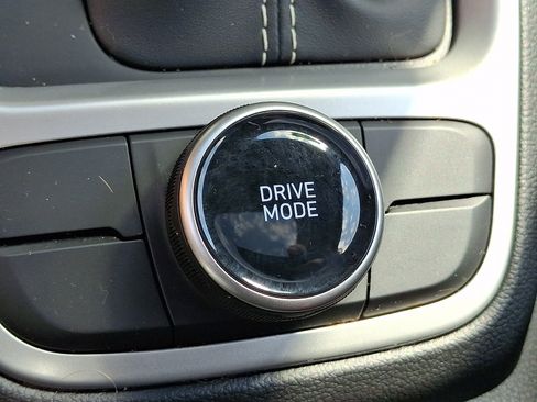 Certified 2024 Hyundai Venue SEL FWD image 25