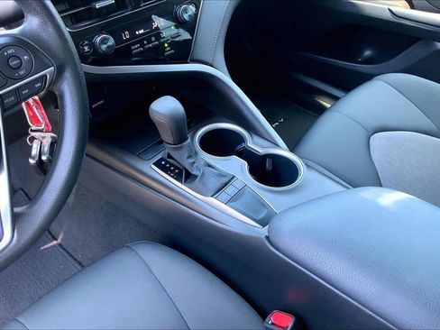 Used 2022 Toyota Camry LE w/ Carpet Mat Package (TMS) FWD image 16