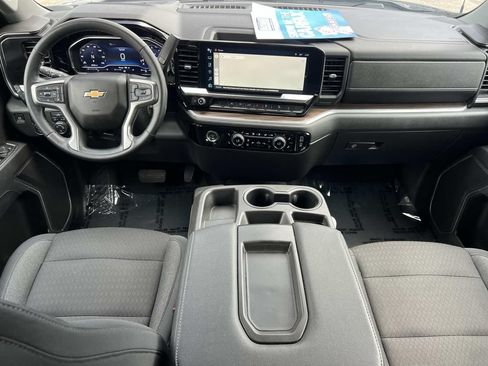 Used 2023 Chevrolet Silverado 1500 LT w/ Z71 Off-Road Package AWD/4WD image 3