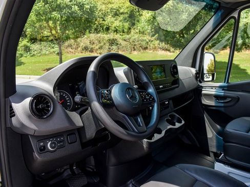 Used 2024 Mercedes-Benz Sprinter 2500 image 16