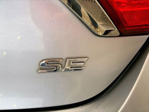 Used 2016 Toyota Camry LE image 7