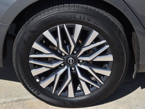 Used 2025 Nissan Altima 2.5 SV image 12