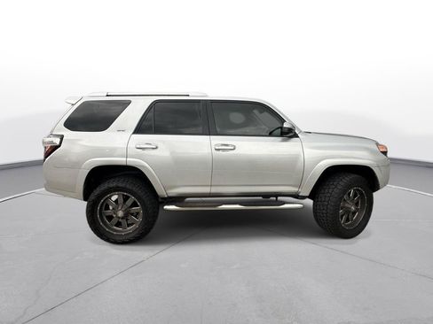 Used 2015 Toyota 4Runner SR5 AWD/4WD image 5