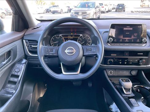 Used 2023 Nissan Rogue S image 8