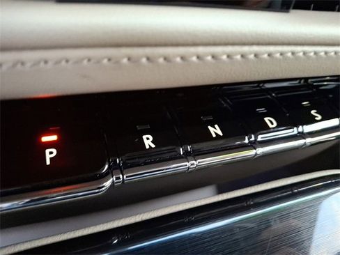 Certified 2022 Lincoln Nautilus Reserve w/ Equipment Group 201A image 17