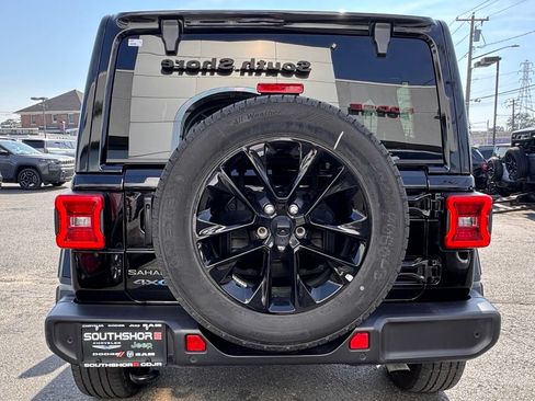 Certified 2025 Jeep Wrangler Unlimited Sahara w/ Safety Group AWD/4WD image 6