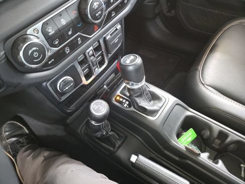 Used 2024 Jeep Wrangler Unlimited Sahara w/ Technology Group AWD/4WD image 59