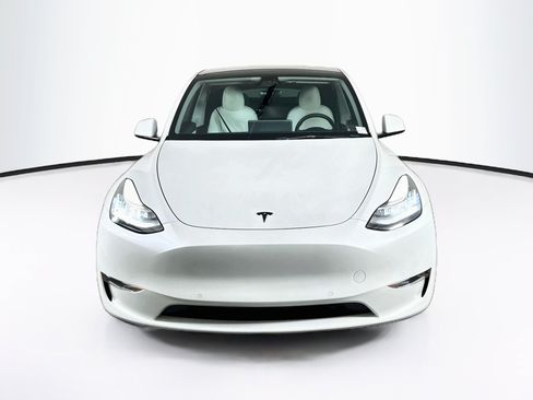 Used 2022 Tesla Model Y Long Range AWD/4WD image 2