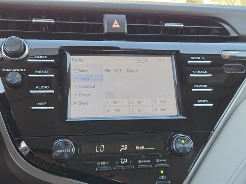 Used 2019 Toyota Camry SE image 10