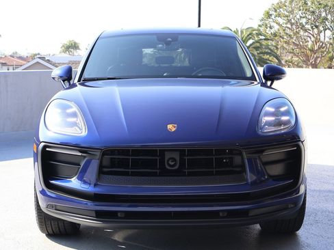 Certified 2024 Porsche Macan image 6